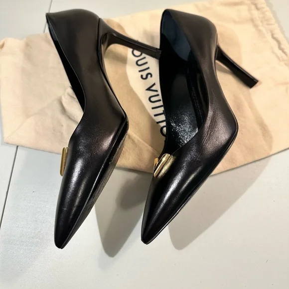 Authentic Louis Vuitton Black Calfskin Leather Heartbreaker Pointed Toe Pumps 36 - Picture 9 of 15
